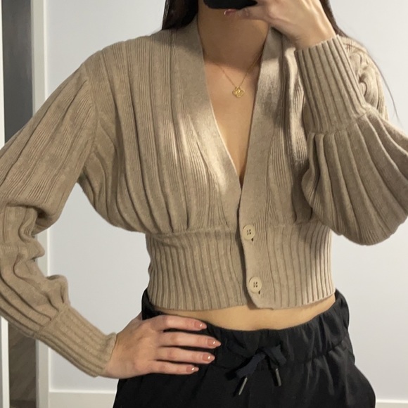 Aritzia cropped cardigan - Picture 2 of 3